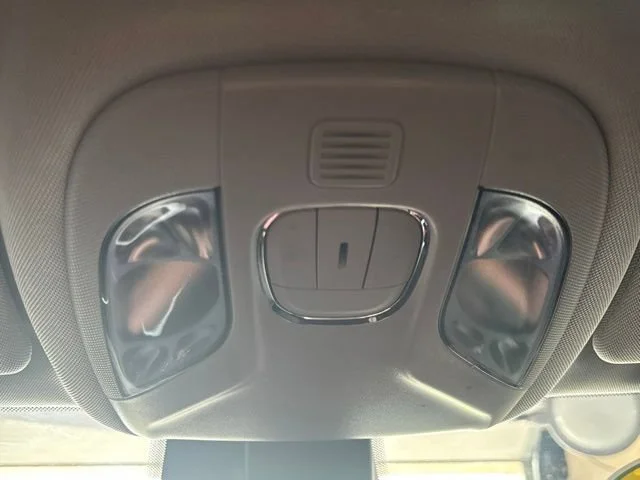 Used 2022  Jeep Latitude Lux image 42