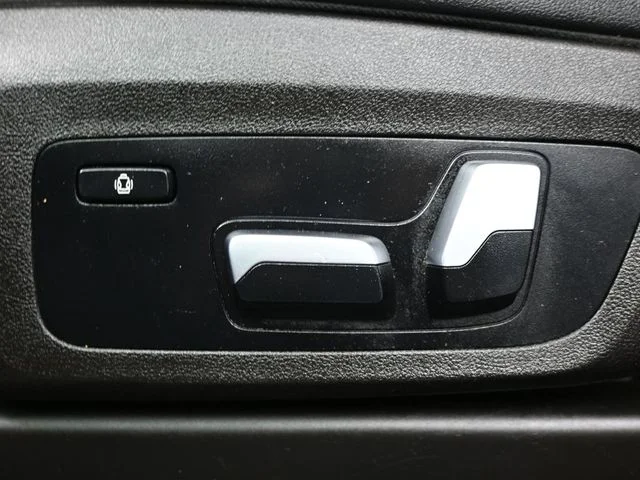 Used 2019 Black BMW sDrive30i image 10