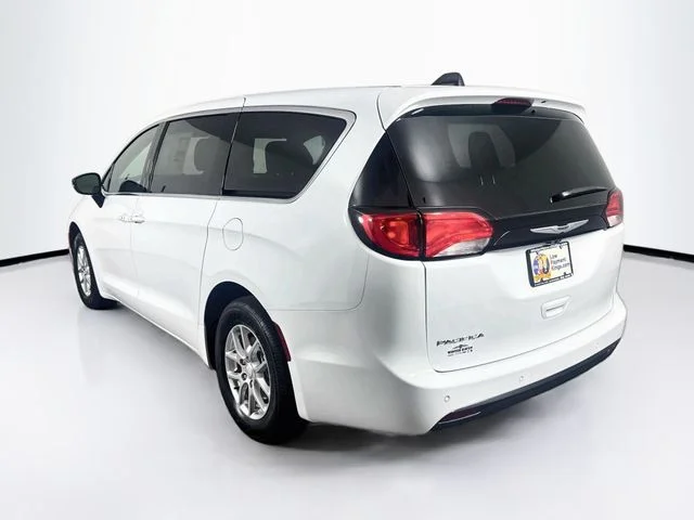 New 2027 Bright White Clear-Coat Exterior Paint Chrysler LX image 5