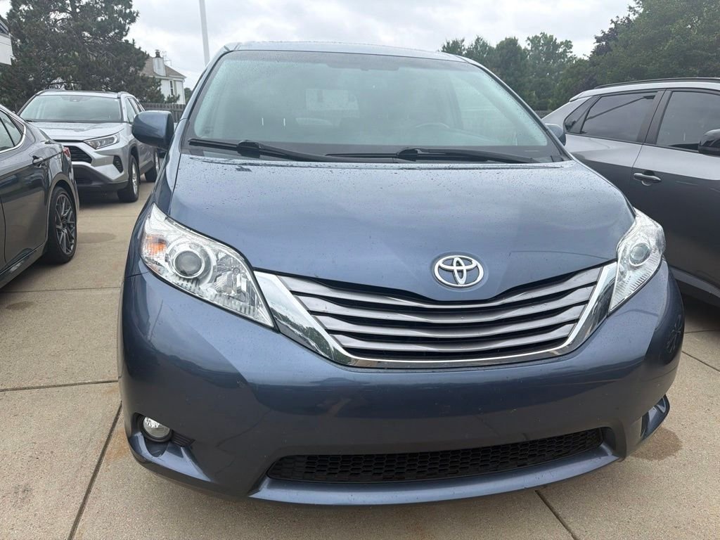 Used 2016 Blue Toyota XLE image 11