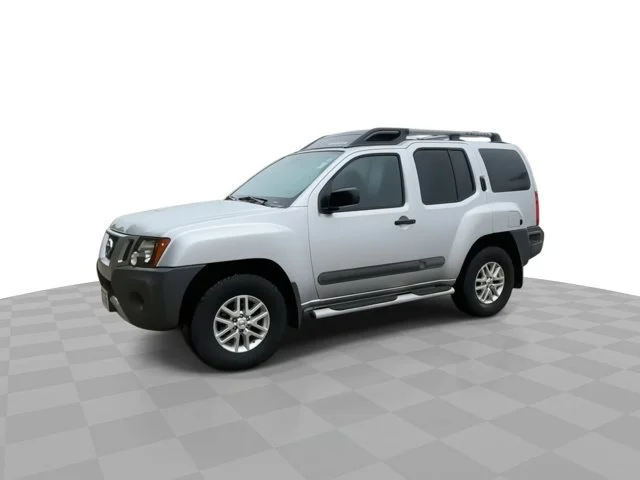 Used 2015 Silver Nissan S image 4