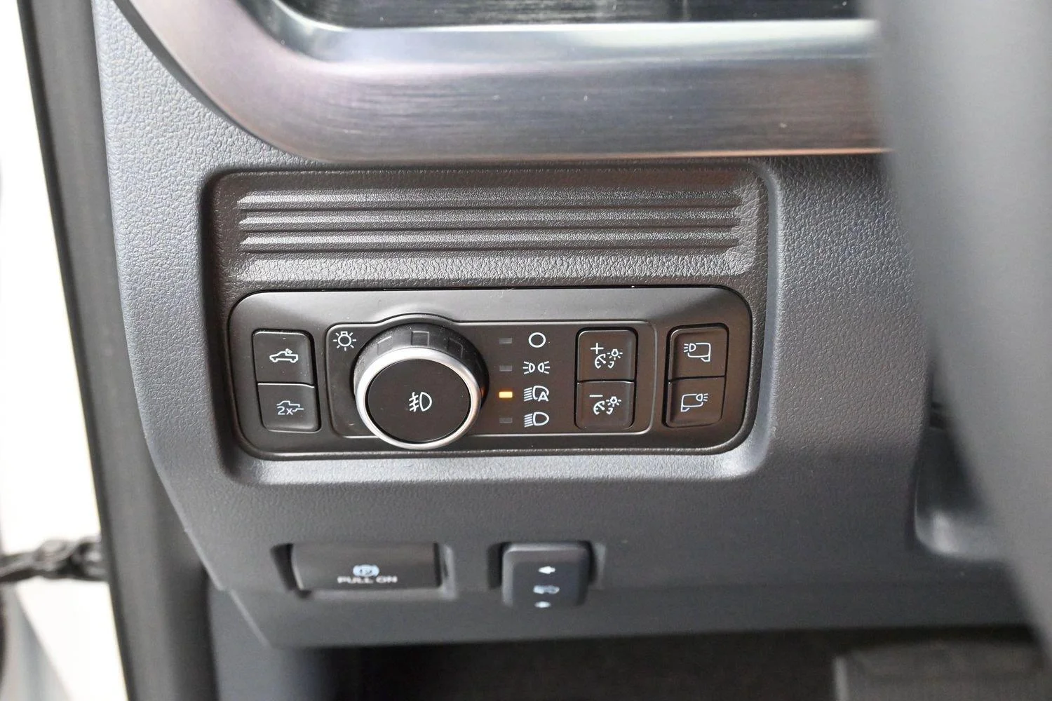 Used 2025 White Ford XL image 30