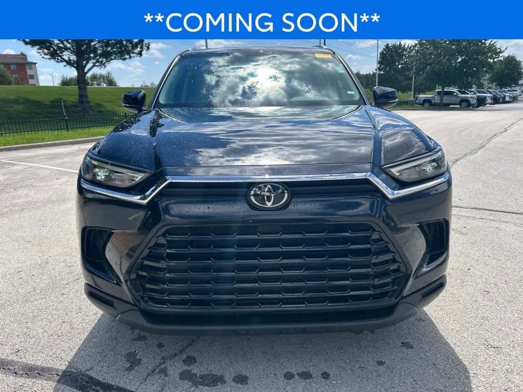 Used 2025 Toyota Grand Highlander XLE with VIN 5TDAAAA57SS023583 for sale in Kansas City