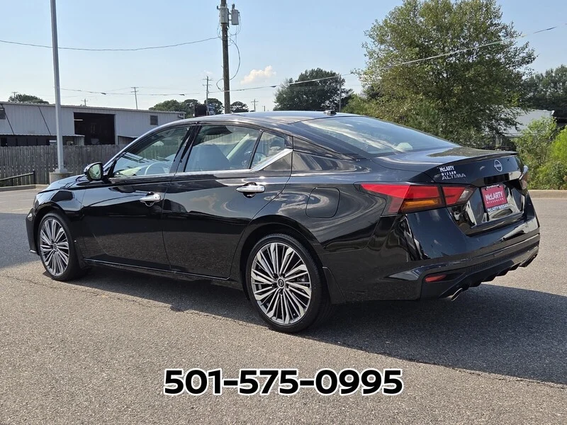 Used 2025 Super Black NISSAN SL FWD image 3
