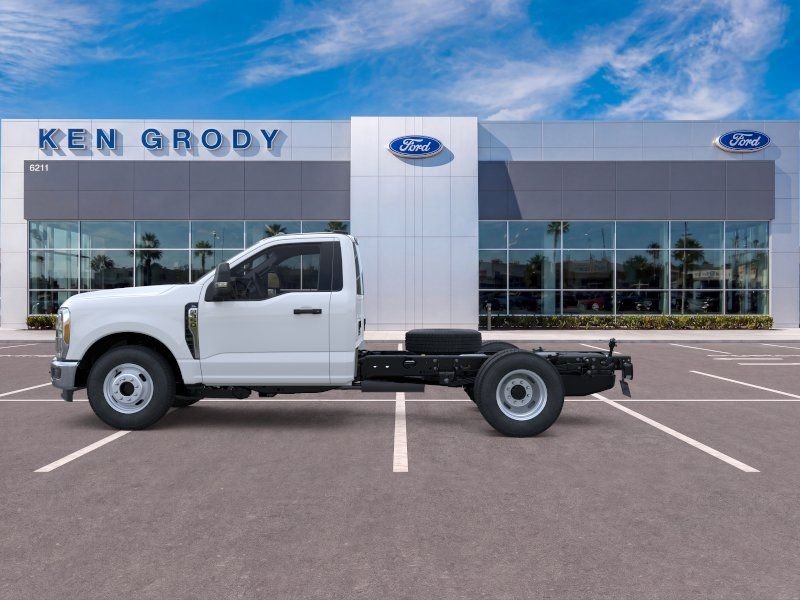 New 2026 Oxford White Ford XL image 3