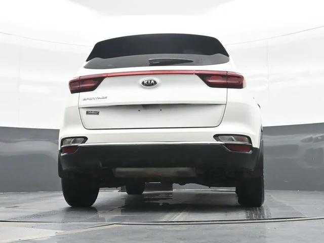 Used 2022 White Kia LX image 18