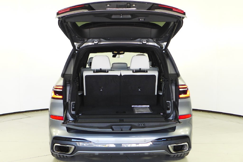 Used 2023 Skyscraper Gray Metallic BMW xDrive40i image 10