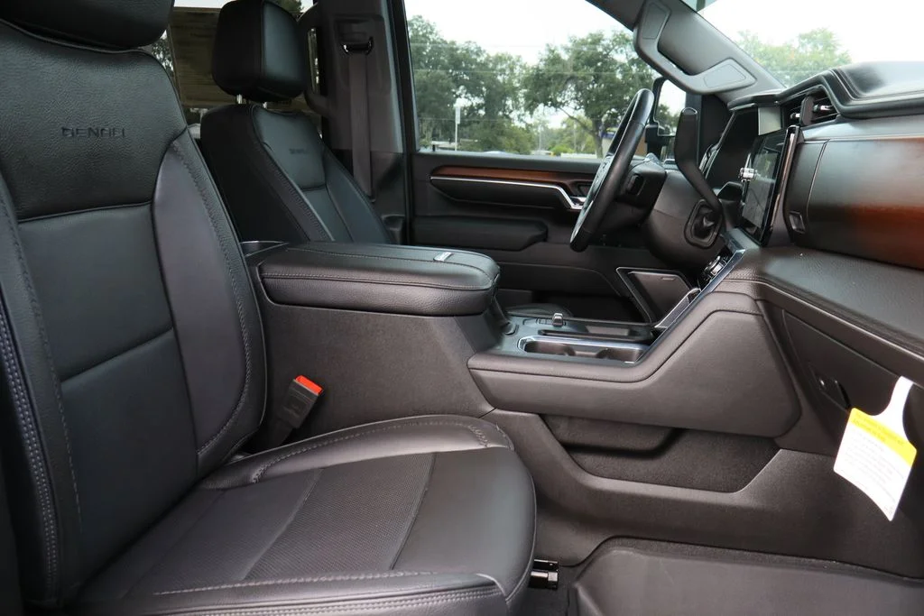 Used 2025 Black GMC Denali image 31