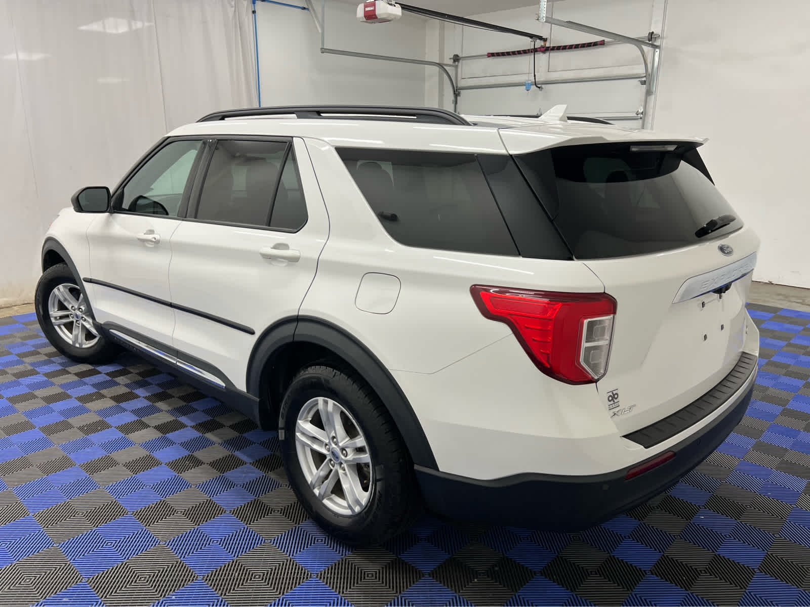 Used 2020 Star White Metallic Tri-Coat Ford XLT image 8
