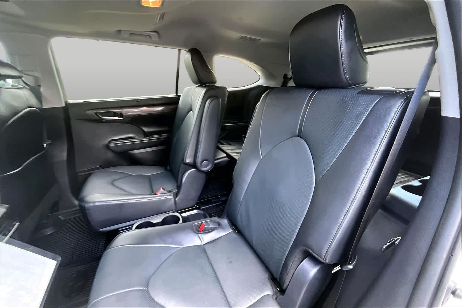 Used 2025 Wind Chill Pearl Toyota Hybrid Limited image 21