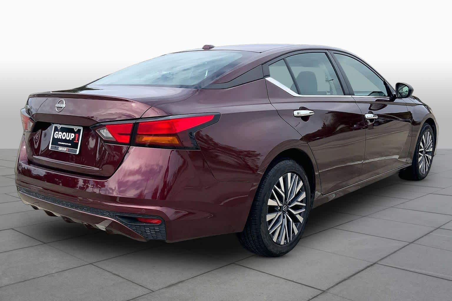 Used 2025 Garnet Pearl Metallic Nissan SV image 13