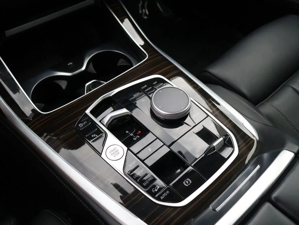 Used 2025 Black BMW xDrive40i image 40
