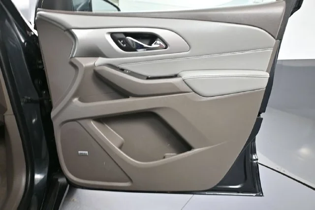 Used 2018 Gray Chevrolet 3LT image 37
