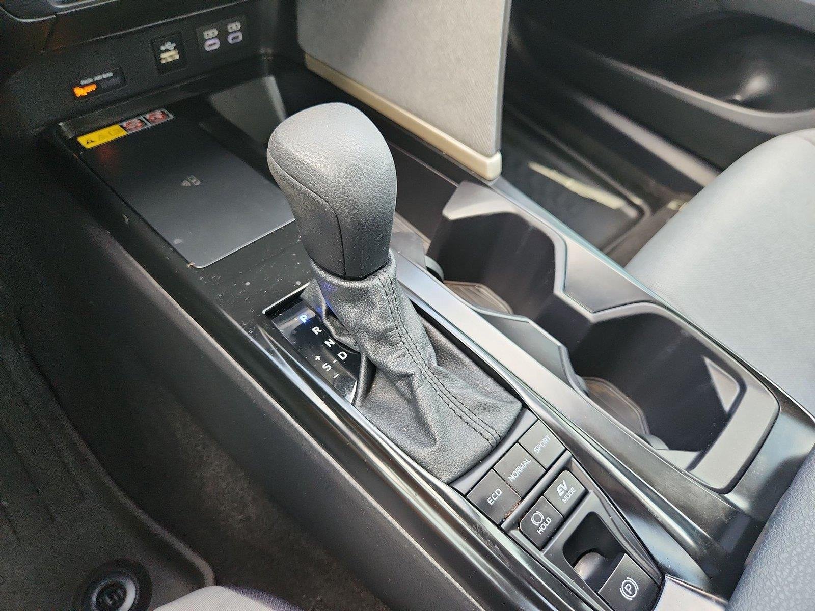 2025 Toyota Camry photo 16 of 34