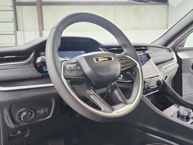 Used 2025 Silver Jeep Altitude image 18