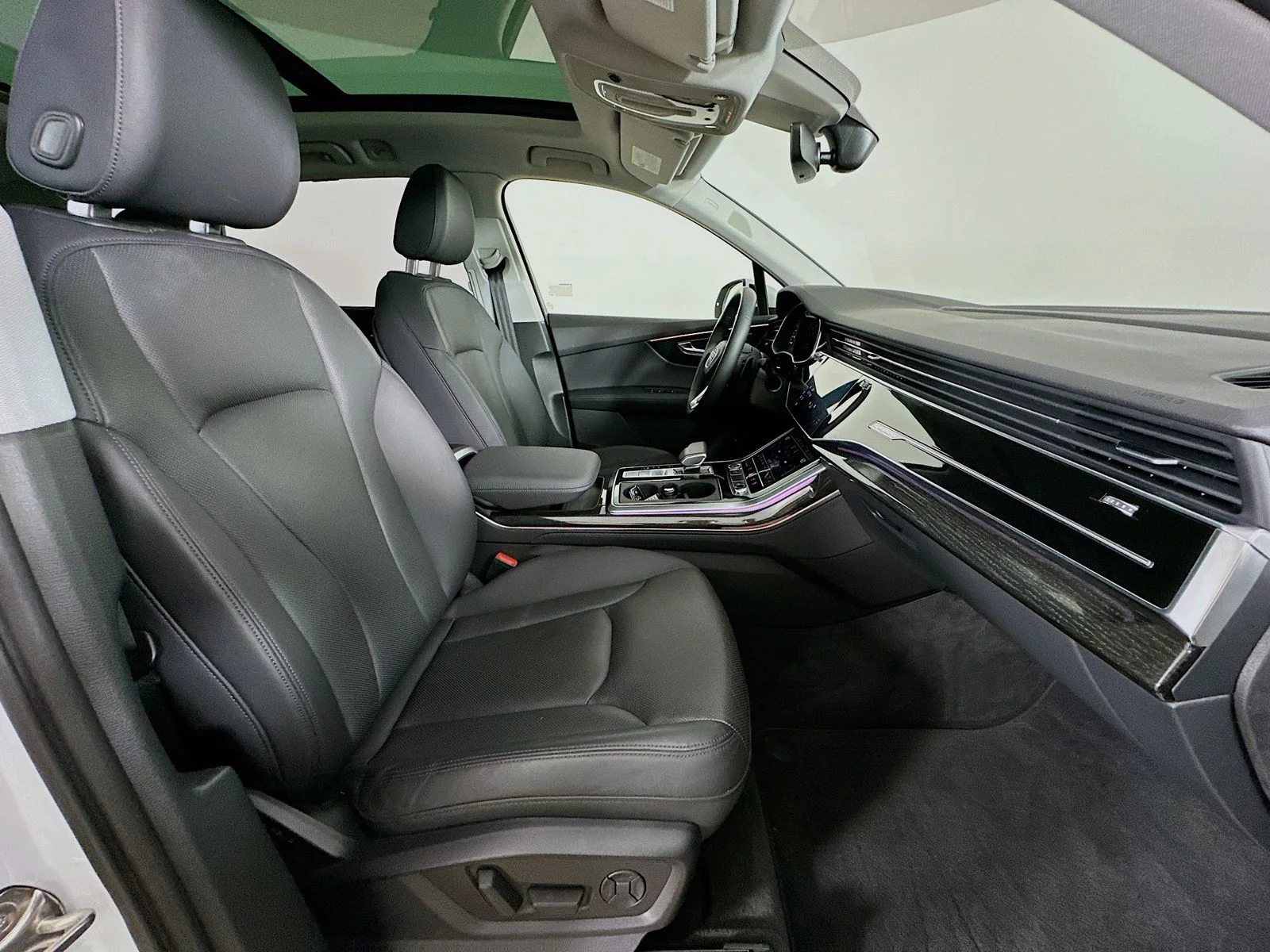 Used 2021 White Audi  image 44