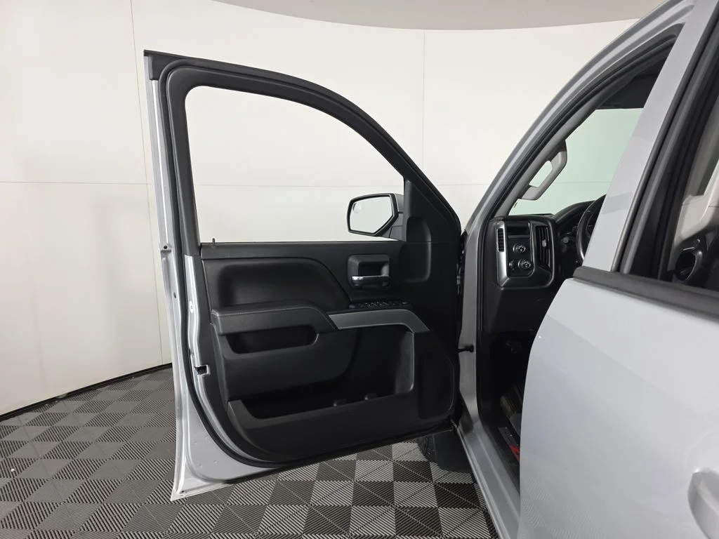 Used 2016 Silver Ice Metallic Chevrolet LT image 24