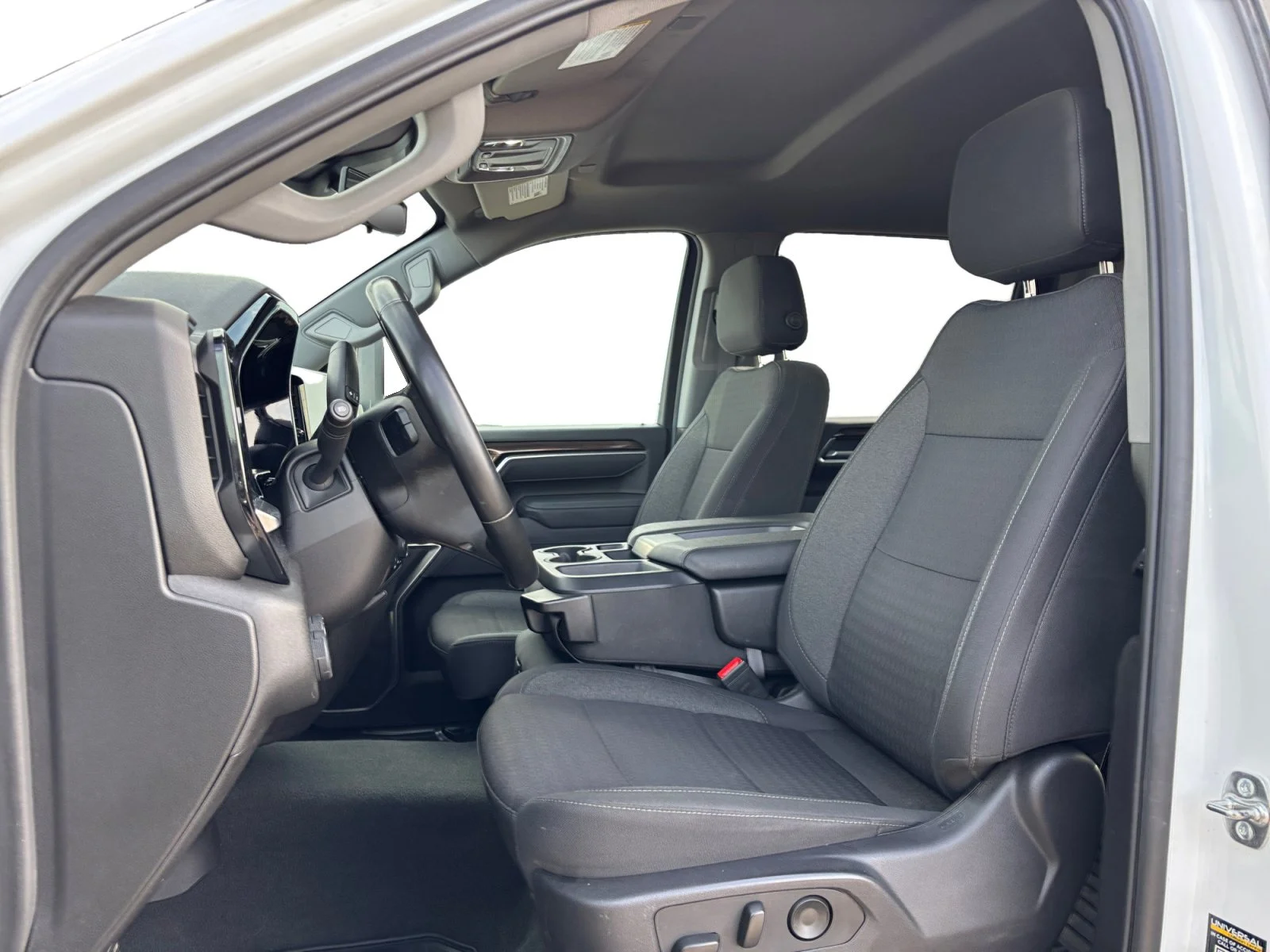 Used 2025 Summit White Chevrolet LT image 10