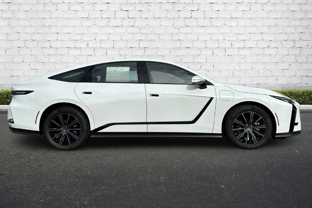 New 2026 Ultra White Lexus ES 350e PREMIUM image 3