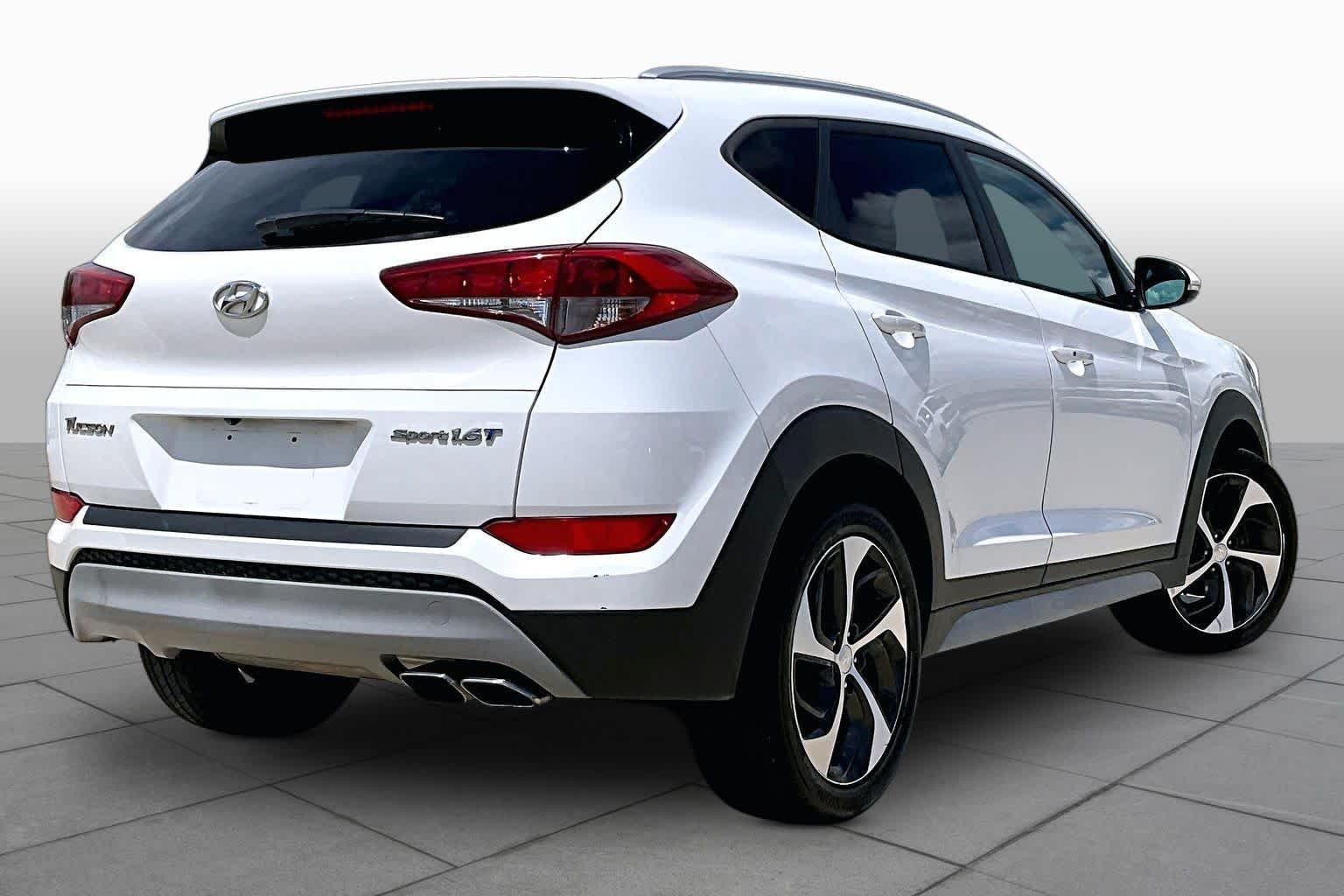 Used 2017 Dazzling White Hyundai Sport image 13