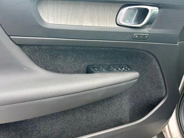 2023 Volvo XC40 Plus - Photo 27