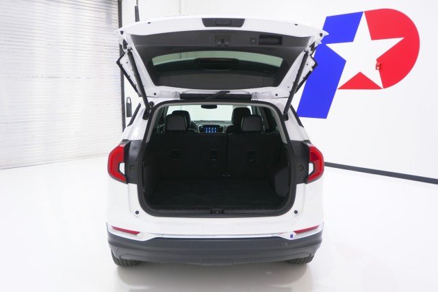 Used 2024 WHITE GMC SLT image 8