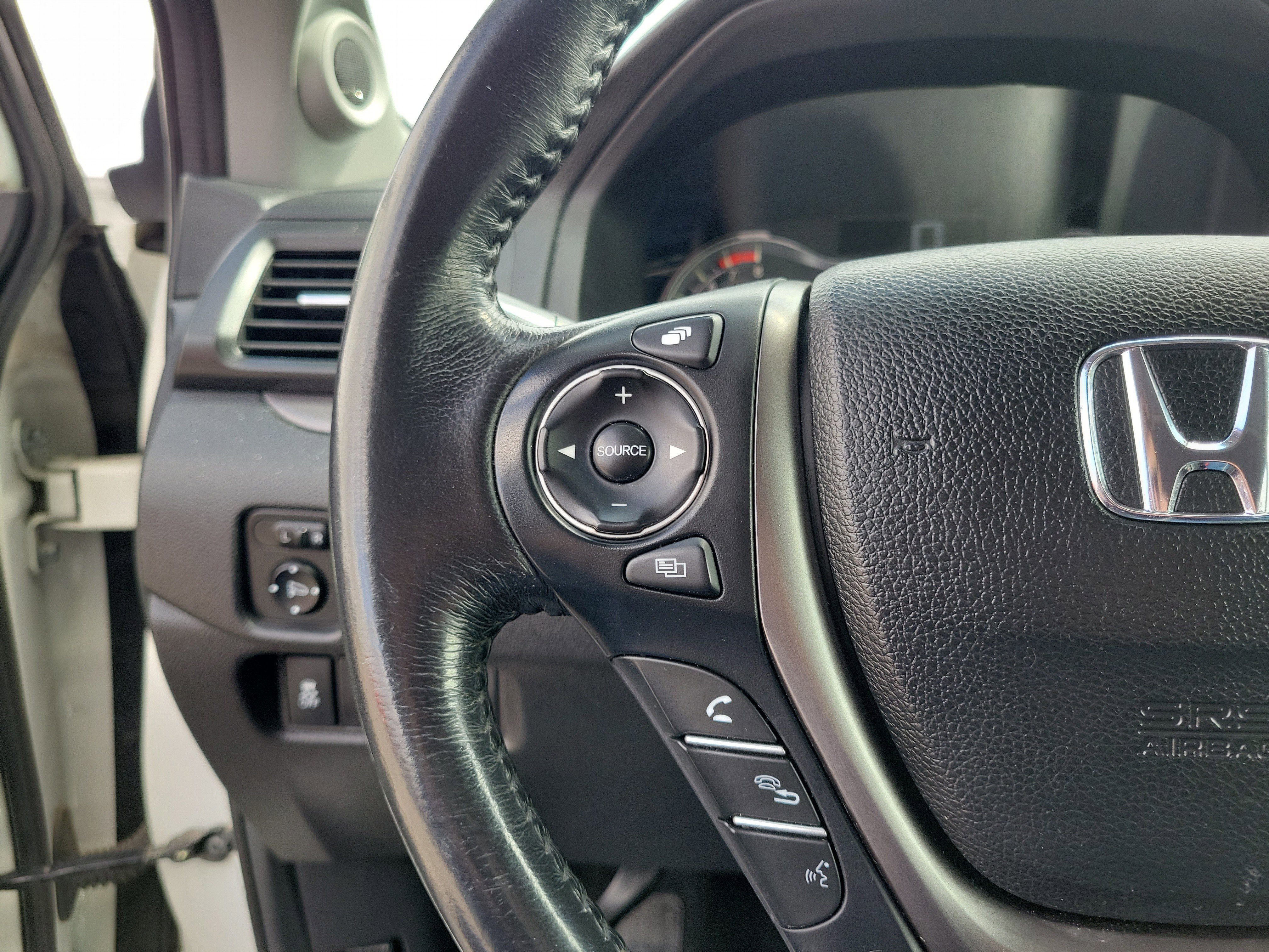 Used 2017 White Diamond Pearl Honda EX-L image 22