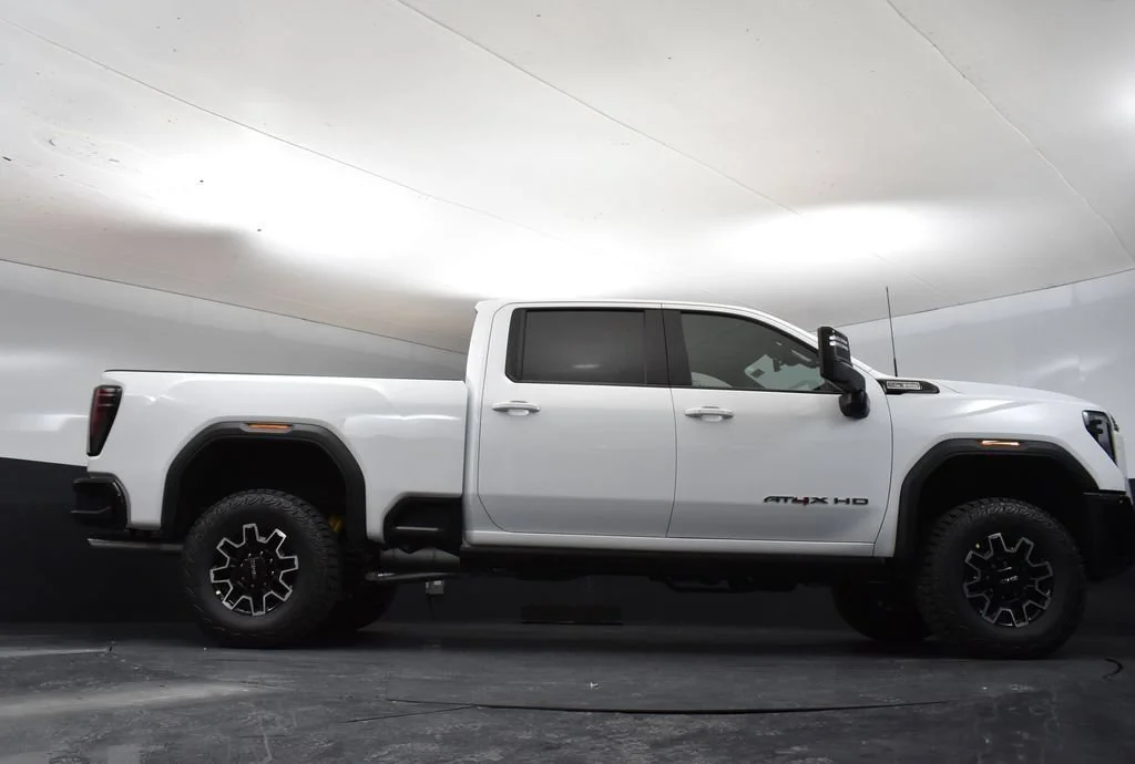 New 2026 Summit White GMC AT4X image 31