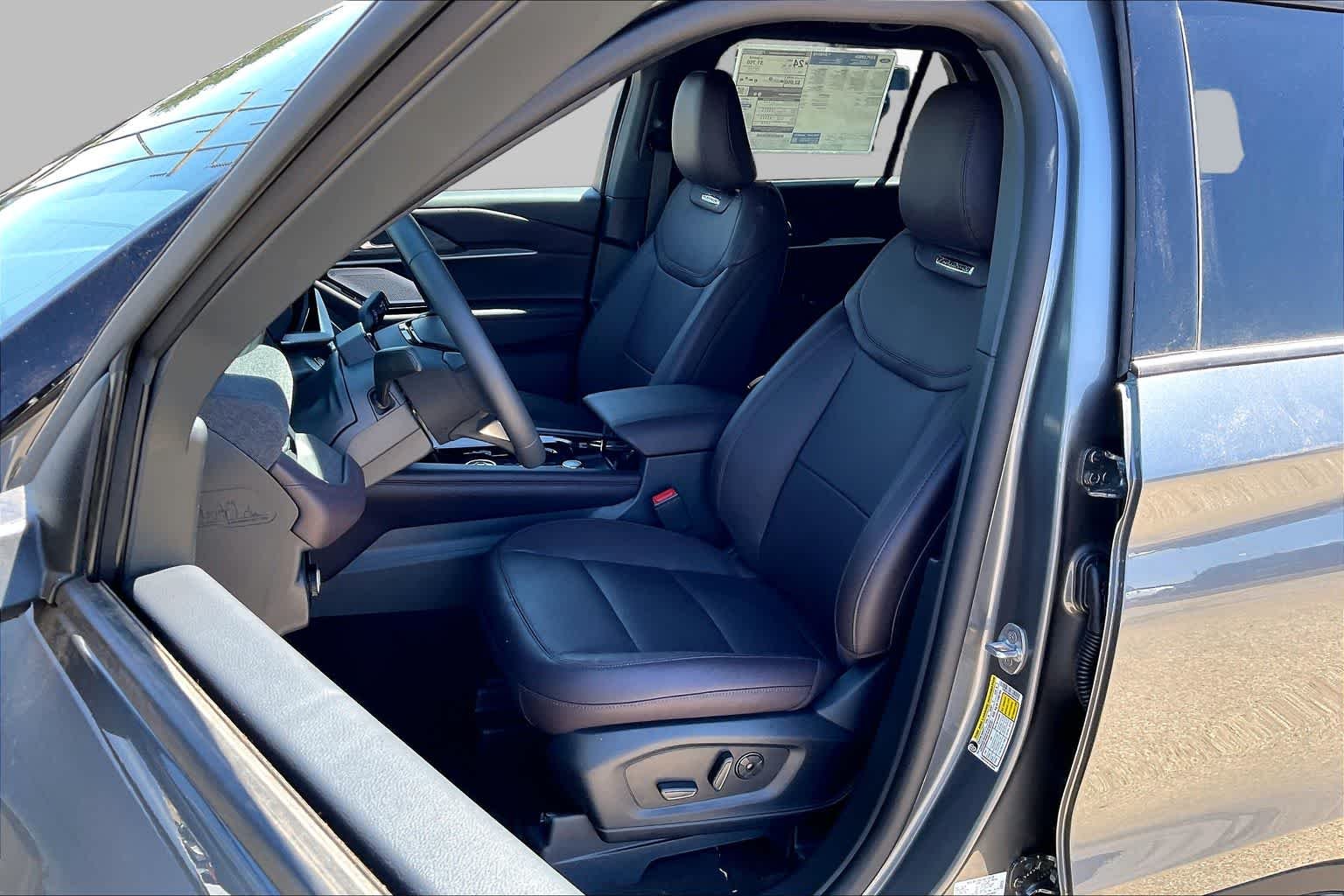 New 2026 Carbonized Gray Metallic Ford Platinum™ image 9