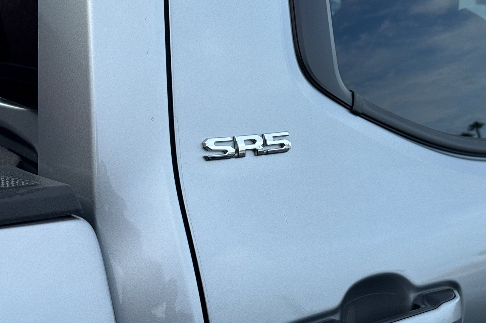 2025 Toyota Tacoma SR5 photo 5