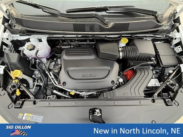 New 2026 Bright White Clear-Coat Exterior Paint Chrysler Limited image 6