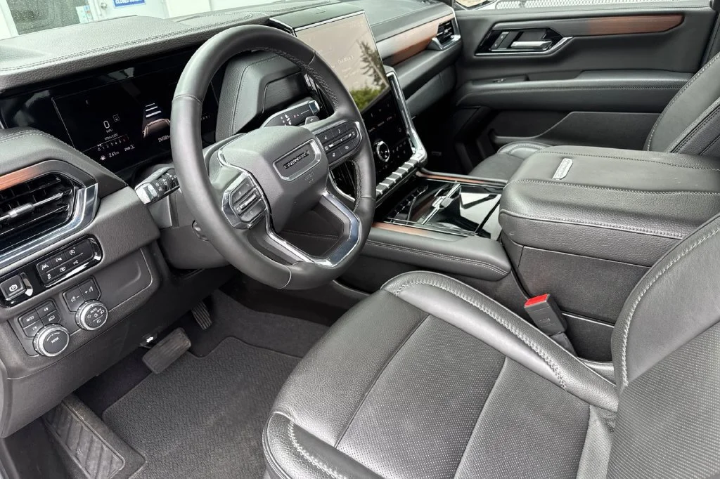 2025 GMC Yukon XL Denali - Photo 10