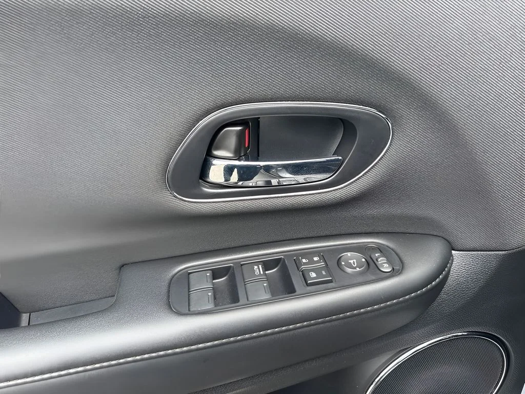Used 2019  Honda EX image 17