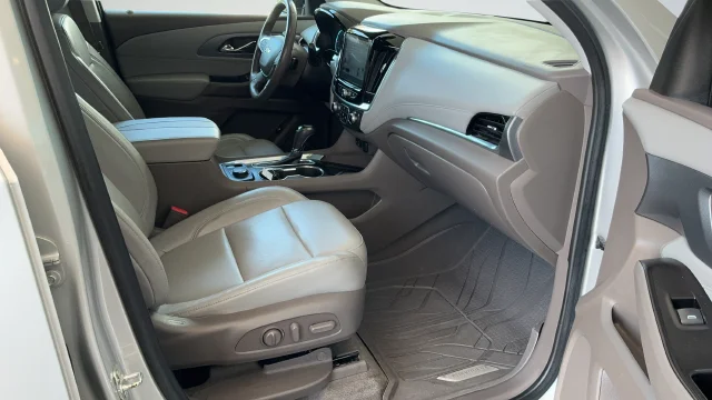 Used 2020 Silver Chevrolet Premier image 24