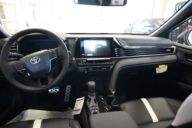 2026 Toyota Camry SE - Photo 13