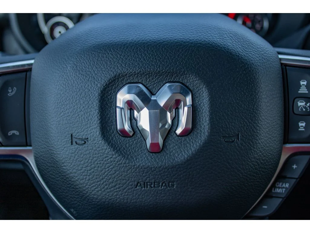 Certified Used 2025 Diamond Black Crystal Pearlcoat Ram Big Horn image 41