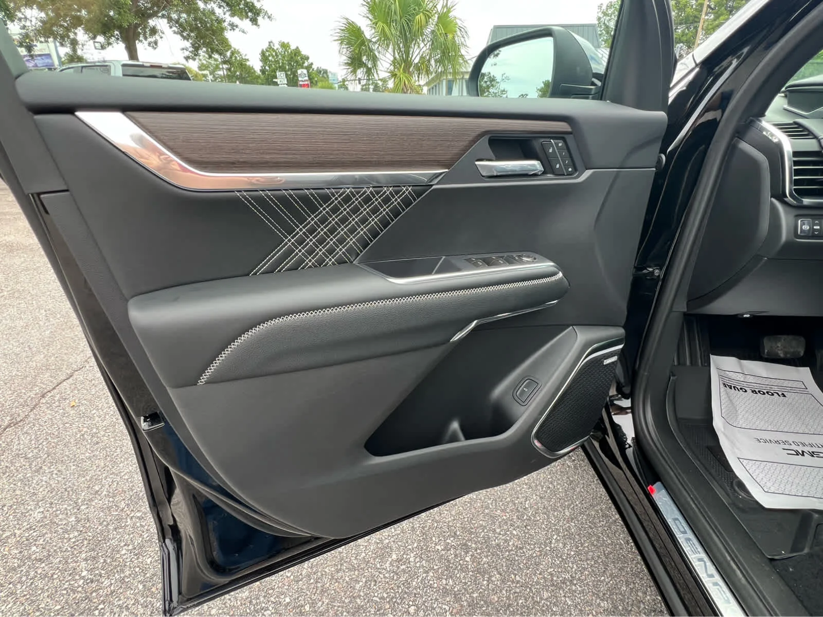 2026 GMC Acadia Denali - Photo 7