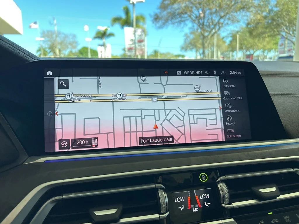 Used 2019 Black BMW xDrive40i image 11
