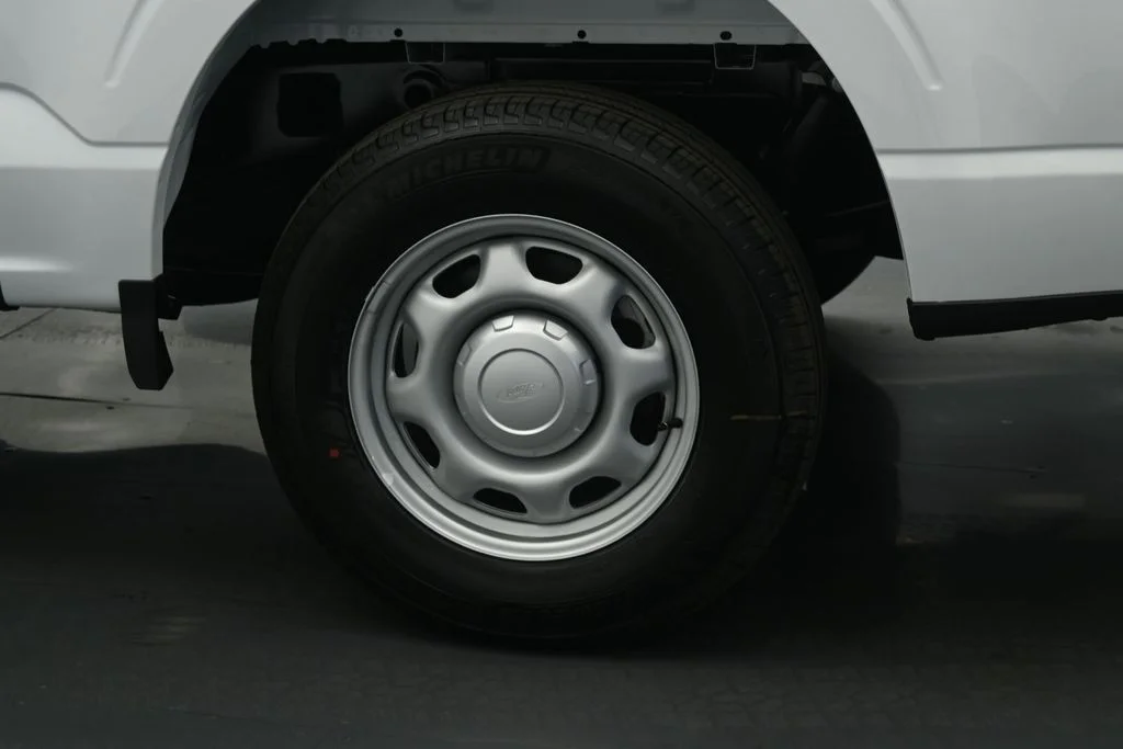 New 2026 Oxford White Ford XL image 20