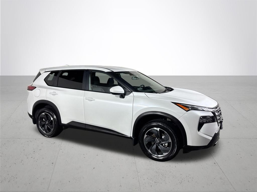 Used 2024 White Pearl Nissan SV image 4