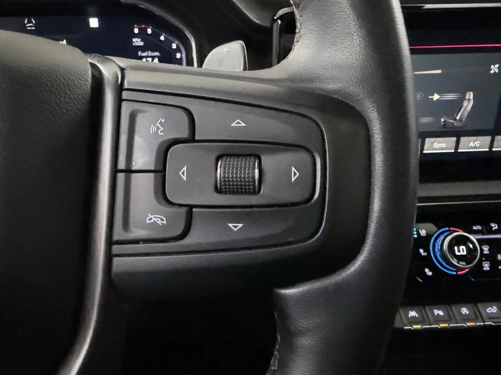 Used 2023 White GMC AT4 image 30
