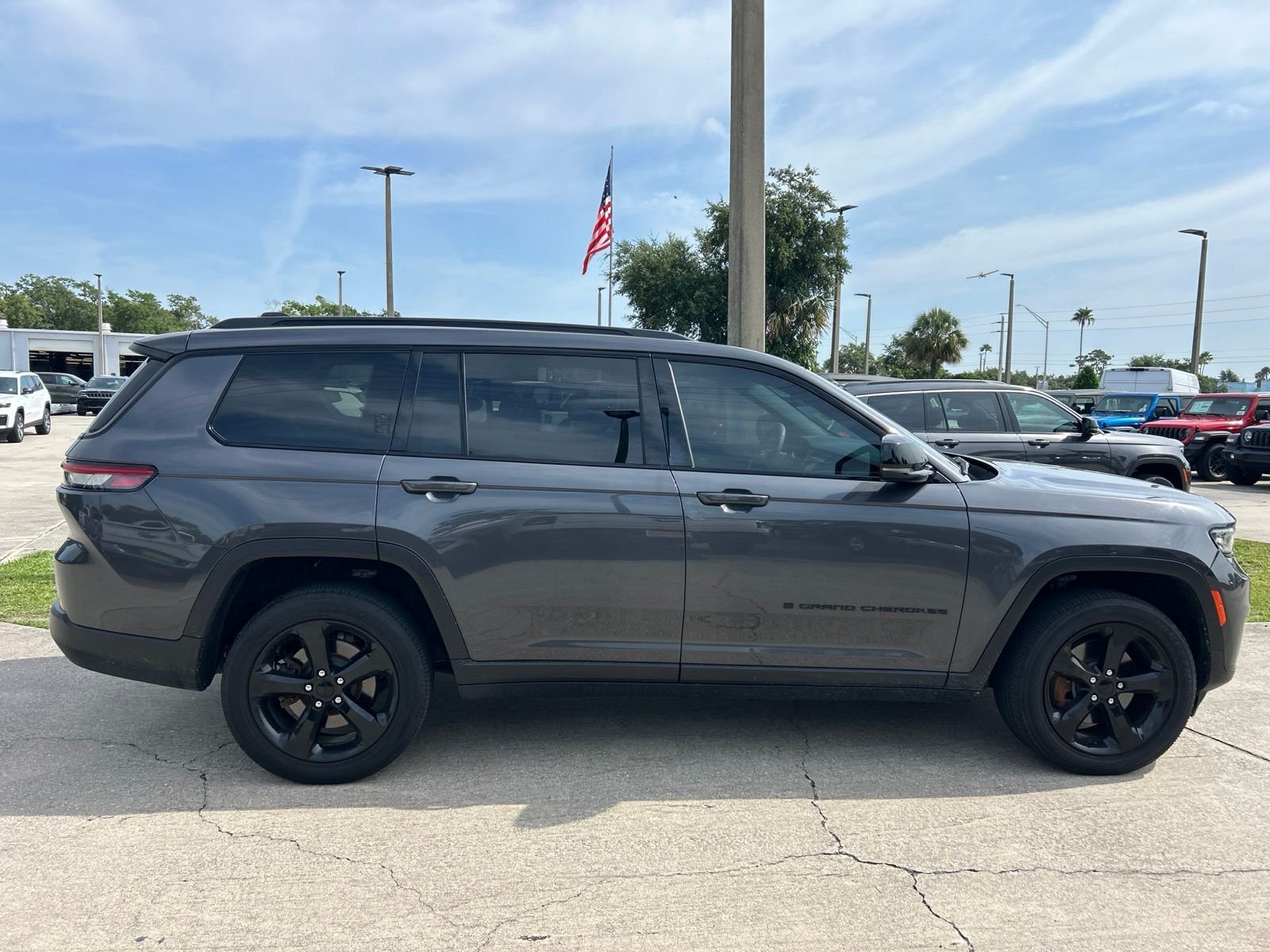Certified Used 2023 Gray Jeep Altitude X image 6