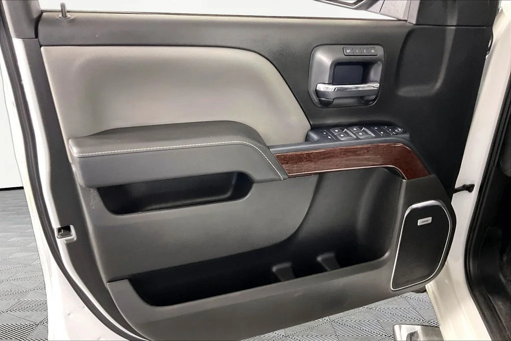 Certified Used 2018 White GMC SLT image 18