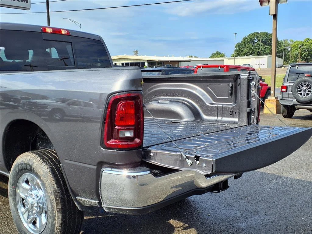 New 2026 Granite Crystal Metallic Clearcoat RAM Tradesman image 19