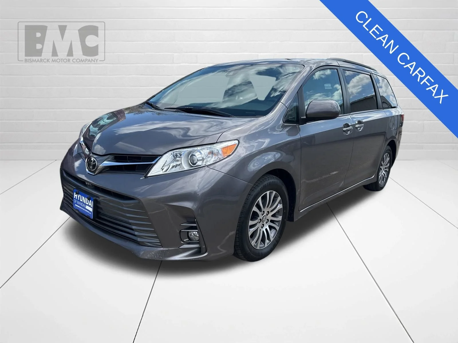 2018 Toyota Sienna XLE V6 8-Passenger's photo