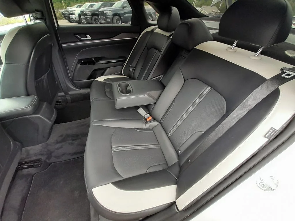Used 2025 White Kia GT-Line image 37