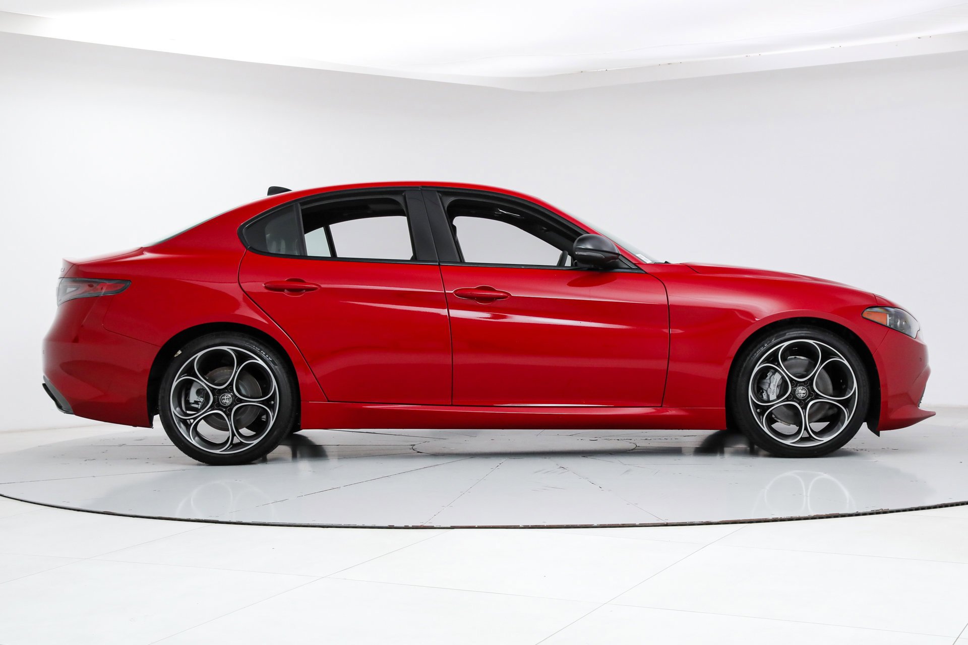 2025 Alfa Romeo Giulia Base - Photo 6
