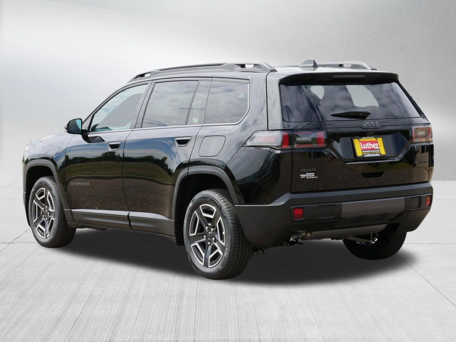 New 2026 Diamond Black Crystal Pearl-Coat Exterior Paint Jeep Limited image 3