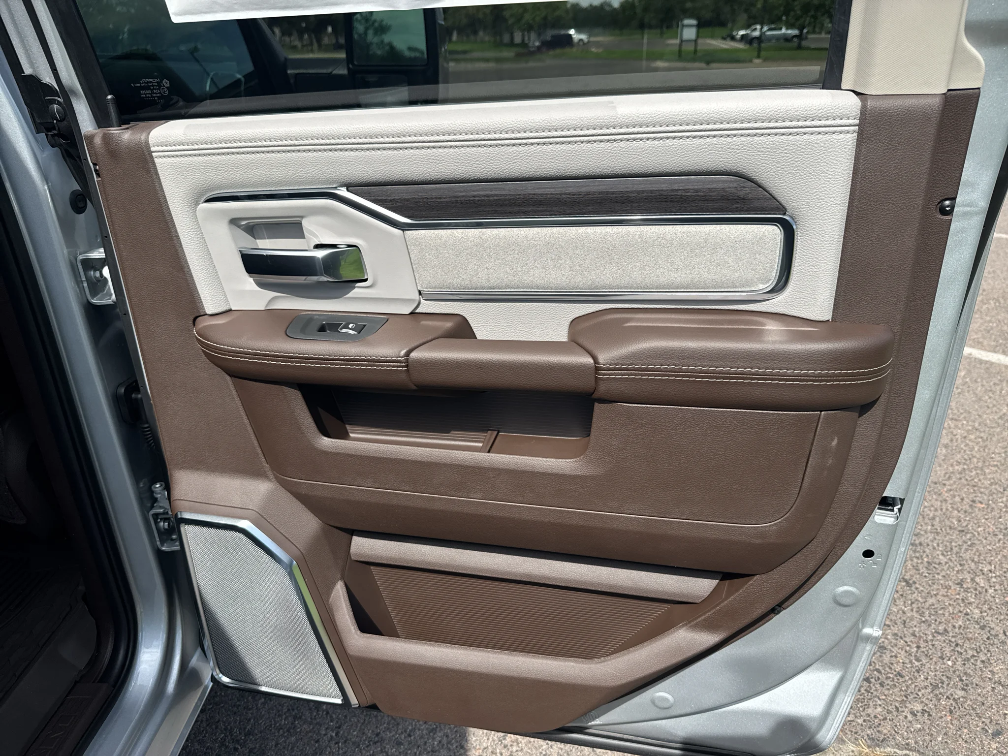 New 2027 Silver-Zynith Exterior Paint RAM Laramie image 15