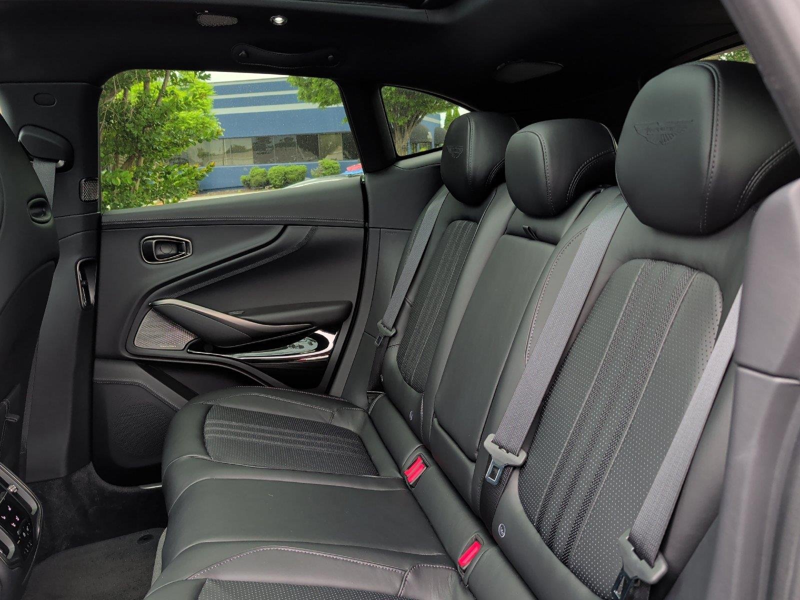 2025 Aston Martin DBX 707 - Photo 34